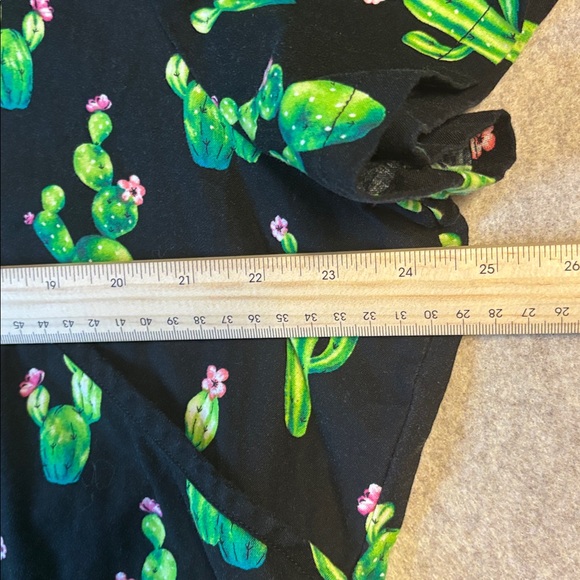 ScrubStar Scrub Top Womens 3XL Black Green Cactus Print (5) - Picture 3 of 5